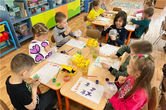 Весенние цветы к 8 марта - нетрадиционное рисование.