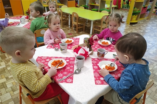 Морковный салат - это одно из самых любимых блюд малышей