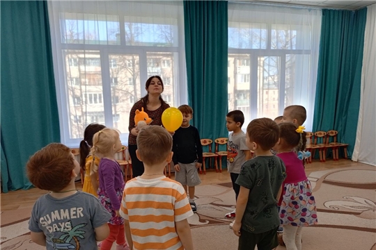 Логоритмическое приключение: колобок в гостях у ребят!