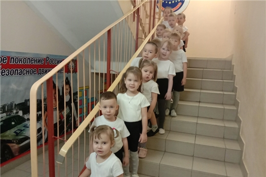 Мы по лестнице шагали...