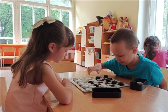  Знает наша детвора — шашки — лучшая игра!