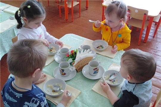 Дошкольники перешли на весеннее меню