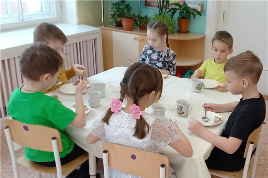 Правила этикета за столом у дошколят