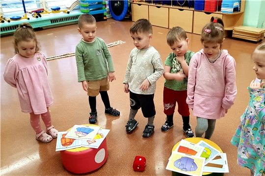 Дети младших групп познакомились с Машей-растеряшей. 