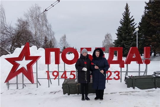 Возложение цветов в память о защитниках Отечества!