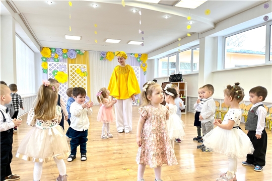 Весенний утренник в группах "Кукла", "Почемучка", "Солнышко"