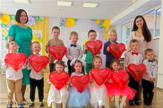 Весенний утренник в группах "Радуга" и "Капитошка"