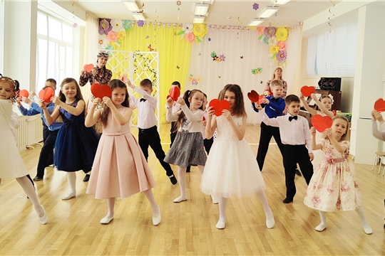 Весенний праздник в группах "Солнышко" и "Умка"