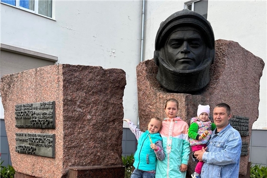 Экскурсия к памятникам Ю.Гагарина и А.Николаева