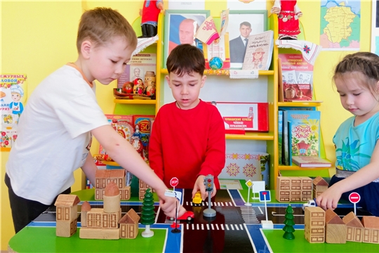 Правила дорожные изучаем в игре