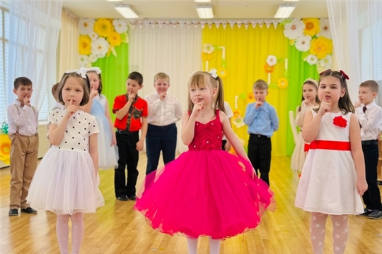 Нежный и удивительный праздник в группах "Улыбка" и "Светофорики"