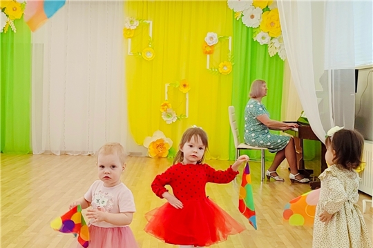 Первый весенний праздник малышей группы «Ветерок"