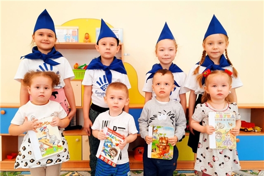 Тимуровцы помогают малышам