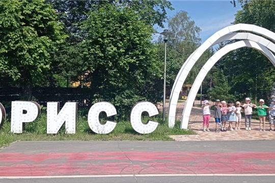 По родному краю с рюкзаком шагаю