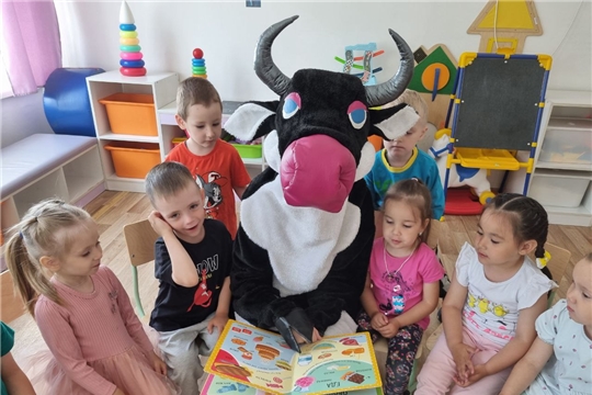 Молоко коровье-кушай на здоровье!