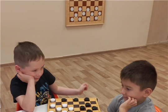 Шашки в детском саду: играем и развиваем интеллект