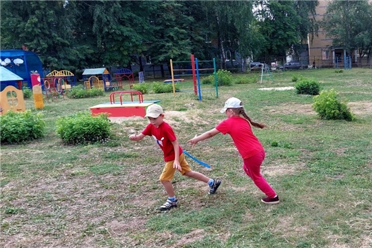 Подвижна игра "Рыбак и рыбки"