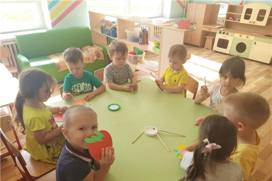 Яблочный спас яблоко припас.