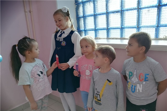 Подарки школьникам в честь дня знаний.