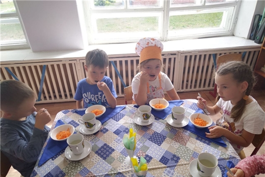 Салат из свежей морковки.