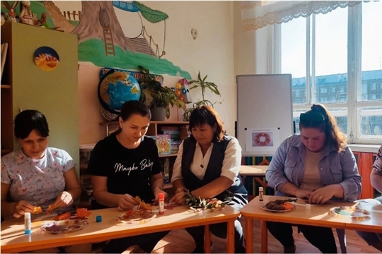 Осенние венки-украшения на дверь или на праздничный стол.