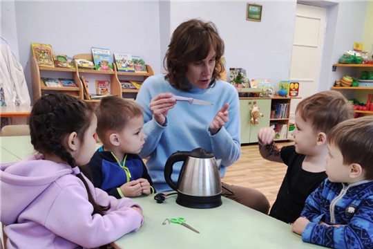 Беседа "Опасные предметы вокруг нас"- в безопасность.