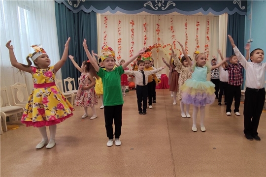 Утренник в старшей группе "В гостях у Осени".