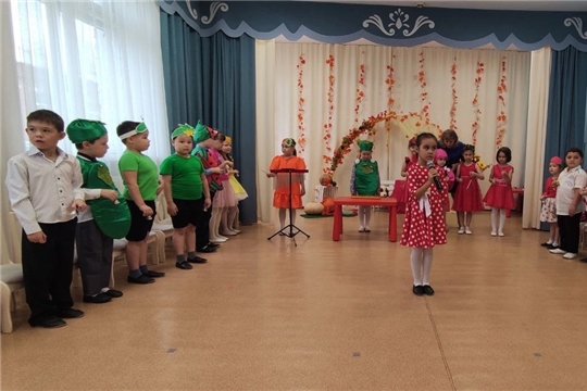 Осенний утренник "Сказка о непослушном огурце" в подготовительной группе "А". 