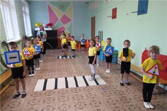 Спортивный досуг "Правила дорожного движения нам важны".
