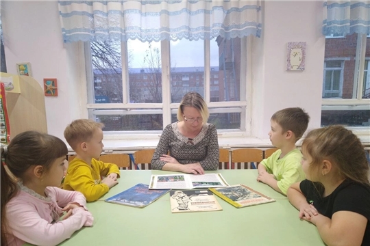 Знакомство с художественной и познавательной литературой.