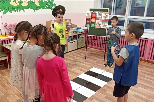 Полицейский- защитник нашего спокойствия.
