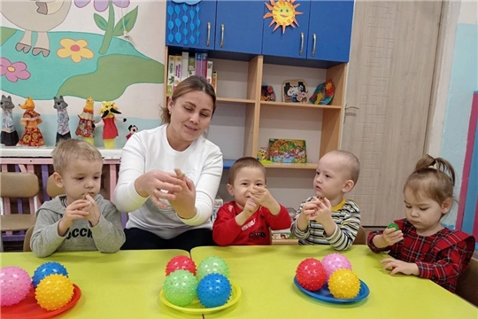 Продолжается работа по дополнительному образованию "Волшебные шарики Су Джок".