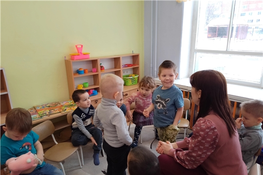 На коррекционно-развивающем занятии с педагогом-психологом.