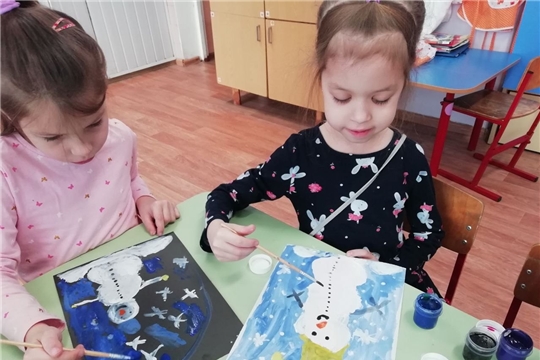  Герои выставки - снеговики. 