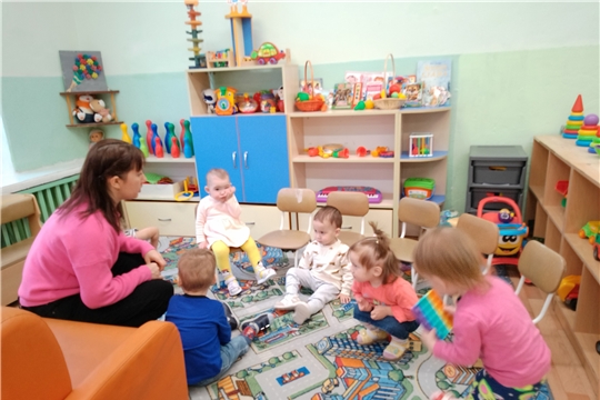 На развивающем занятии с педагогом-психологом