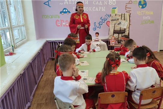 Мастер-класс "Новогодняя игрушка из фетра в чувашском стиле"