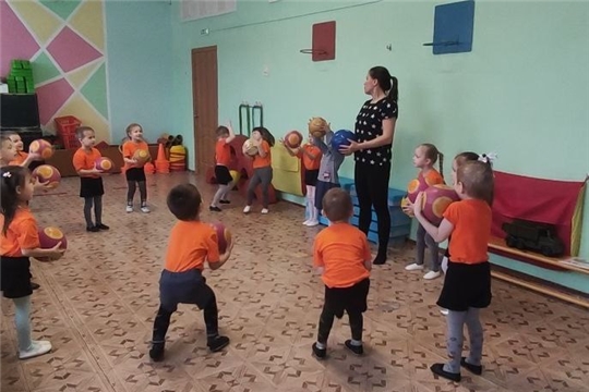 Занятие по физическому развитию в средней группе "Лесная сказка"
