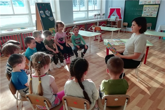 Знакомство с произведением Корнея Чуковского "Федорино горе" в средней группе "Вишенки"