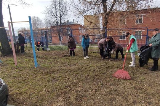 Сотрудники детского сада активно принимают участие в экологическом субботнике. 