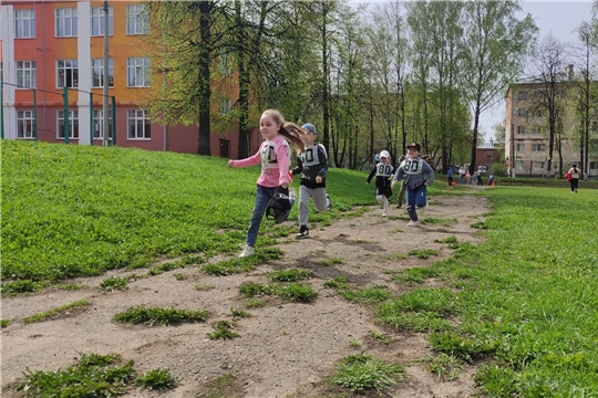 В честь празднования Дня весны и труда в детском саду для детей старшего дошкольного возраста прошла спортивная легкоатлетическая эстафета.