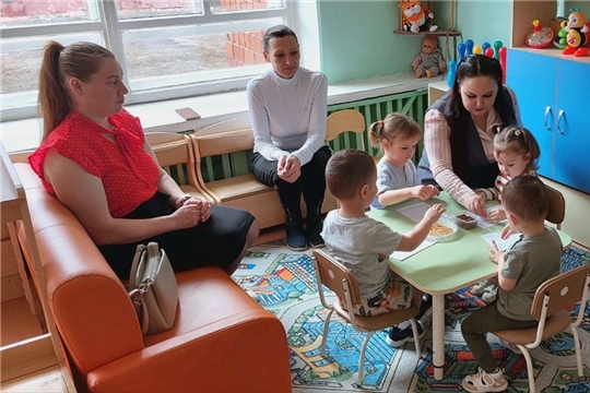 Отчетное занятие кружка дополнительного образования "Волшебные пальчики" с приглашением родителей.
