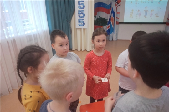 С детьми подготовительной группы "Солнышко" состоялось тренинговое занятие "Формирование представлений о видах профессиональной деятельности".