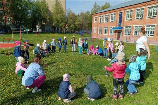 Утренняя зарядка на свежем воздухе.