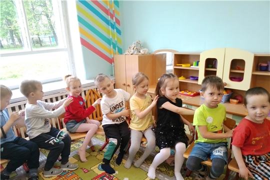 Коррекционно-развивающее занятие с детьми средней группы "Лесная сказка" на тему "Я люблю папу -папа любит меня".
