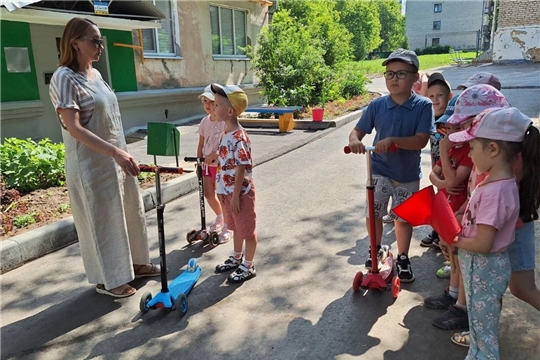 Безопасный самокат. Беседа и практическая деятельность с детьми группы "Теремок".