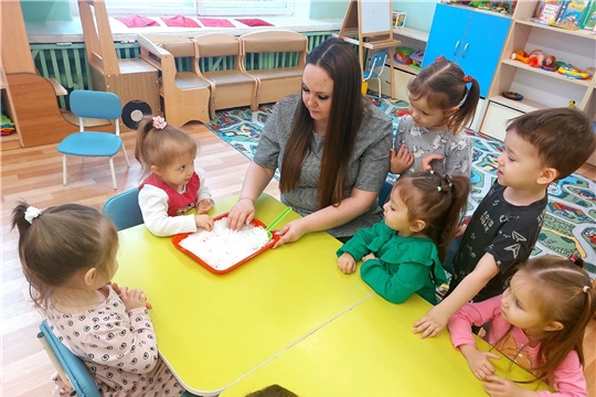 Маленькие исследователи есть и в группе "Капельки".