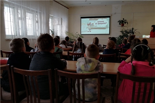 Библиотекари провели для детей занятие на тему "Святое дело родине служить".