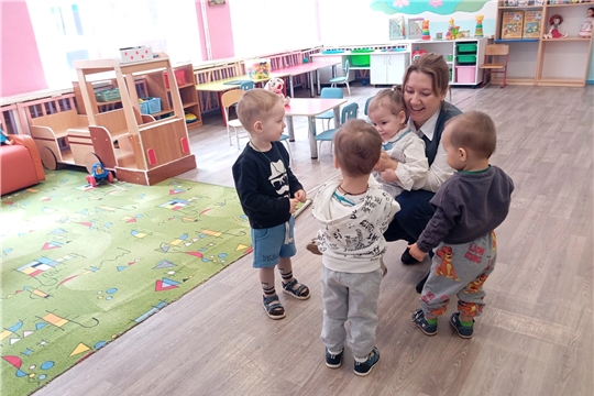 Развивающее занятие с детьми второй группы раннего возраста "Смешарики" в период адаптации к детскому саду на тему "Я хочу". 