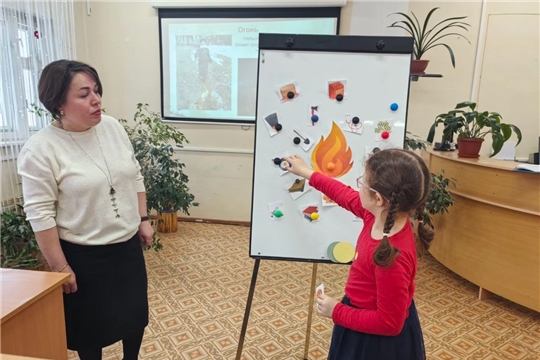 Экскурсия в детскую библиотеку имени Сухомлинского.. тема встречи "Весна прекрасна, но опасна!".