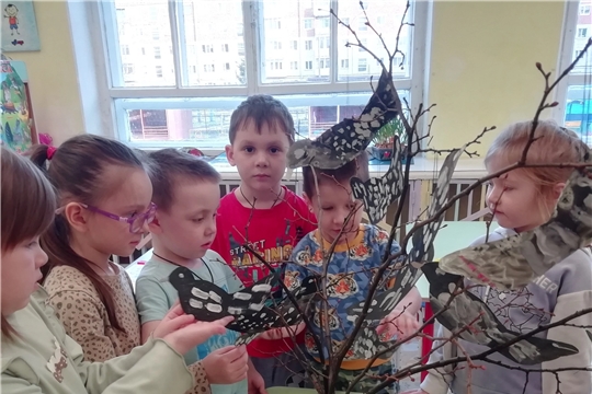 Ребята средней группы беседовали о перелетных птицах. 